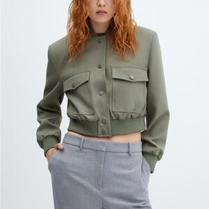 Bomber jacket with shoulder pads